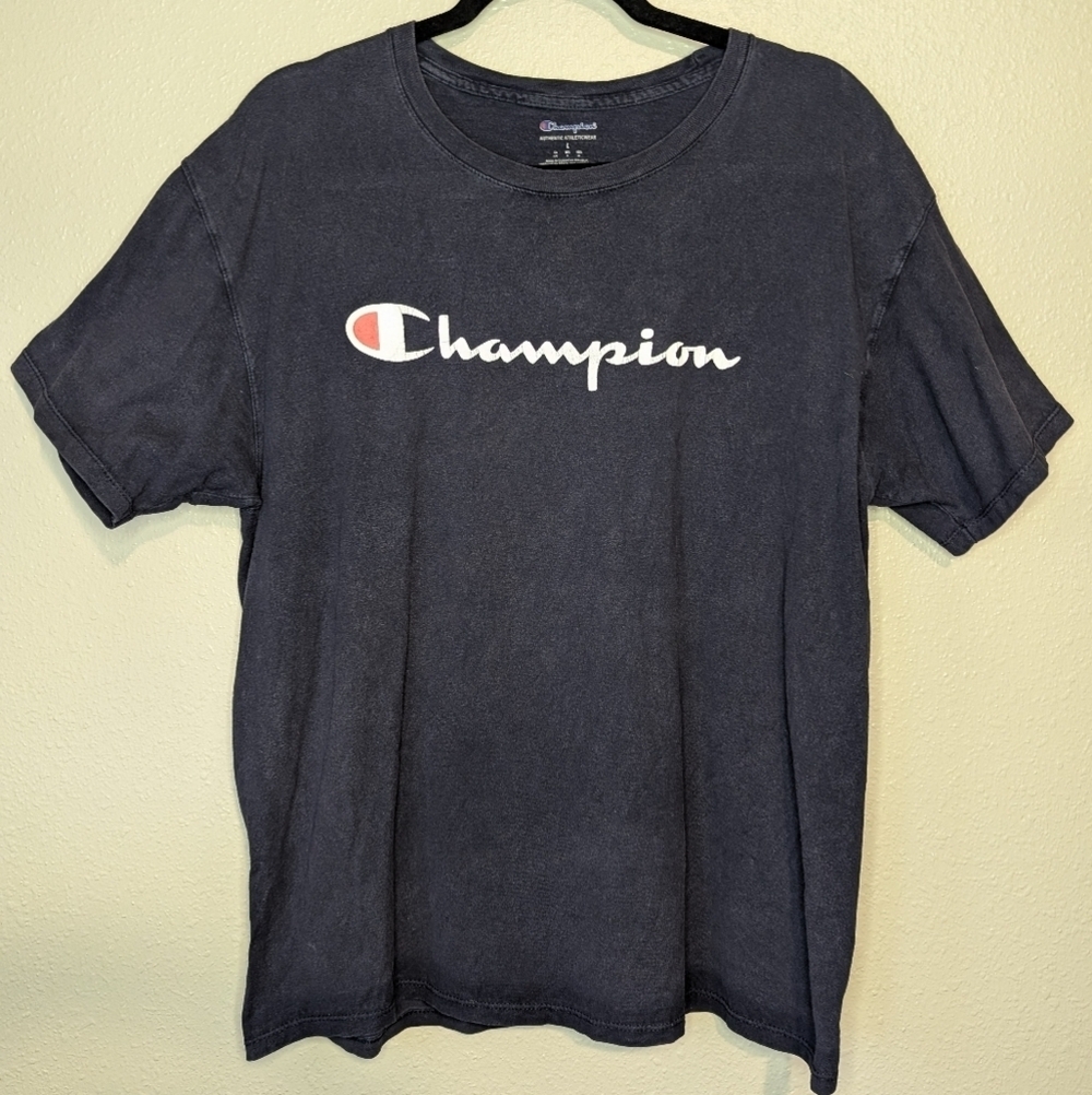 Men's Champion T-shirt faded with distressed logo size Large Navy